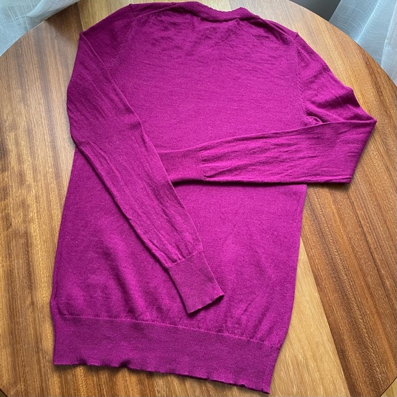 Banana Republic XS Merino Wool Scalloped Neck Sweater Berry Magenta - Picture 4 of 7